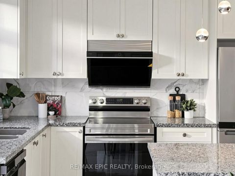 Photo 13 at 15 Vedette Way, Vellore Village, Vaughan