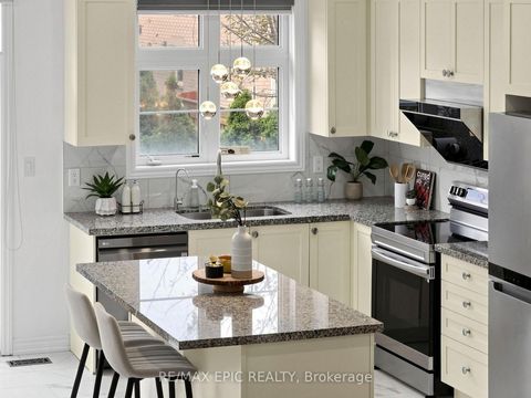 Photo 15 at 15 Vedette Way, Vellore Village, Vaughan