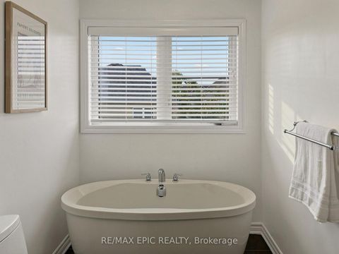Photo 32 at 15 Vedette Way, Vellore Village, Vaughan