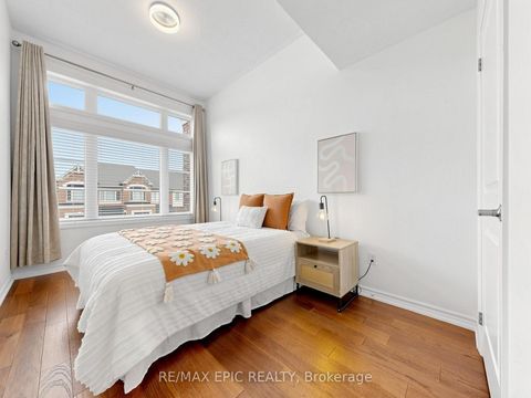Photo 34 at 15 Vedette Way, Vellore Village, Vaughan