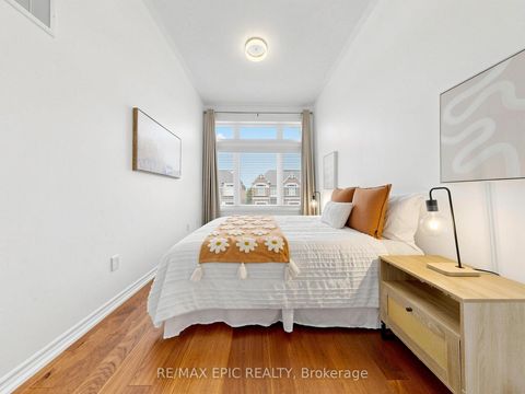 Photo 35 at 15 Vedette Way, Vellore Village, Vaughan