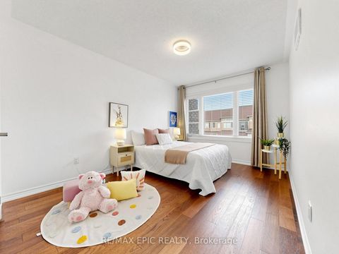 Photo 37 at 15 Vedette Way, Vellore Village, Vaughan