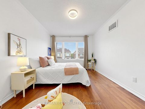 Photo 38 at 15 Vedette Way, Vellore Village, Vaughan