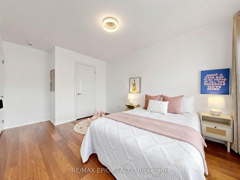 Photo 39 at 15 Vedette Way, Vellore Village, Vaughan