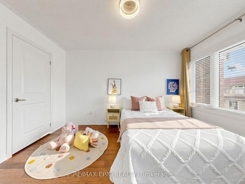 Photo 40 at 15 Vedette Way, Vellore Village, Vaughan