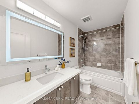 Photo 41 at 15 Vedette Way, Vellore Village, Vaughan