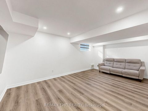Photo 43 at 15 Vedette Way, Vellore Village, Vaughan