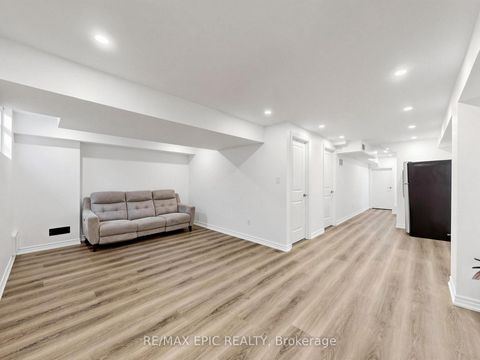 Photo 44 at 15 Vedette Way, Vellore Village, Vaughan