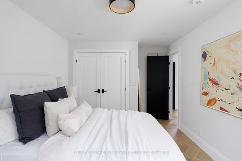 Photo 35 at 27 Boswell Avenue, Annex, Toronto