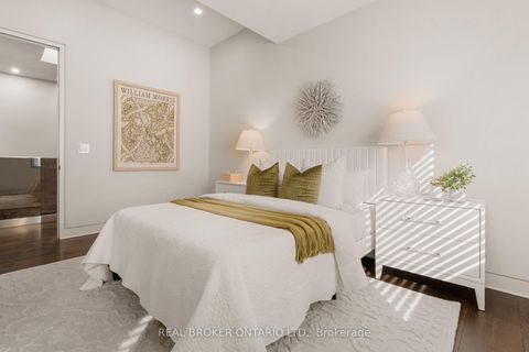 Photo 30 at 436 Glengarry Avenue, Nortown, Toronto