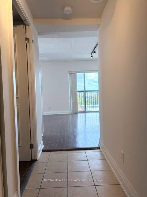 Photo 2 at 708 - 2737 Keele Street, CFB, Toronto