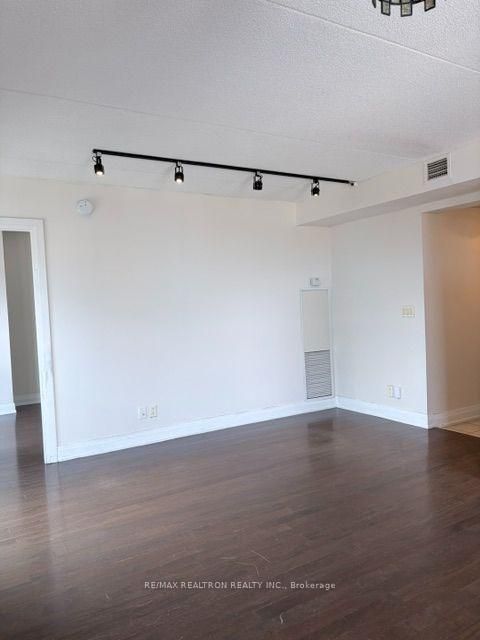 Photo 6 at 708 - 2737 Keele Street, CFB, Toronto