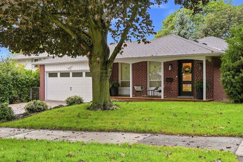 Photo 1 at 20 Ringwood Crescent, Henry Farm, Toronto