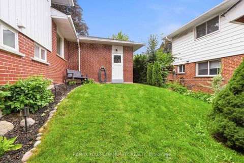 Photo 3 at 20 Ringwood Crescent, Henry Farm, Toronto