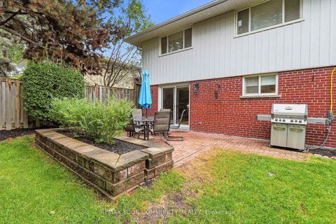 Photo 6 at 20 Ringwood Crescent, Henry Farm, Toronto