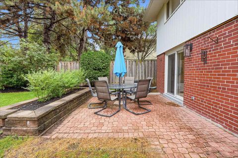 Photo 7 at 20 Ringwood Crescent, Henry Farm, Toronto