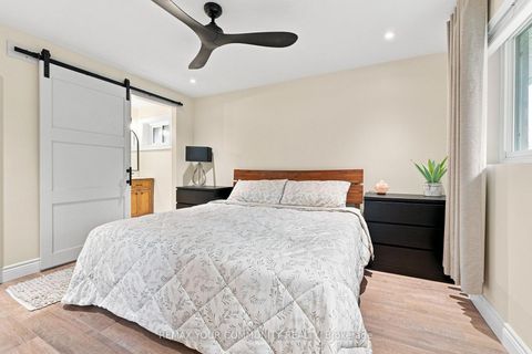 Photo 10 at 20 Ringwood Crescent, Henry Farm, Toronto
