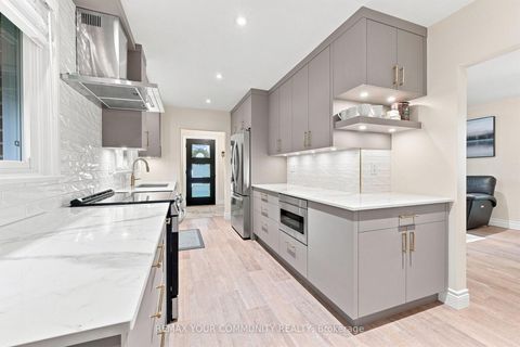 Photo 15 at 20 Ringwood Crescent, Henry Farm, Toronto