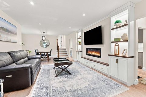 Photo 19 at 20 Ringwood Crescent, Henry Farm, Toronto