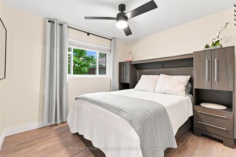 Photo 25 at 20 Ringwood Crescent, Henry Farm, Toronto