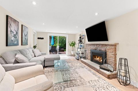 Photo 30 at 20 Ringwood Crescent, Henry Farm, Toronto