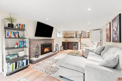 Photo 32 at 20 Ringwood Crescent, Henry Farm, Toronto