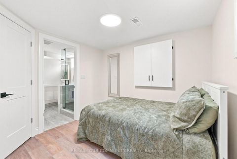 Photo 36 at 20 Ringwood Crescent, Henry Farm, Toronto