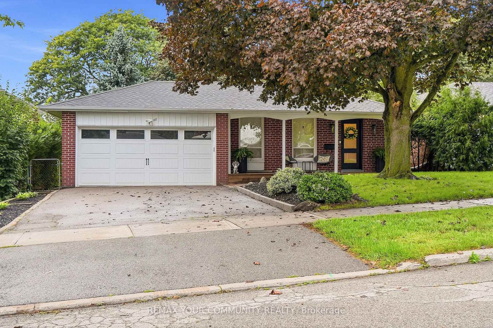 20 Ringwood Crescent, Henry Farm, Toronto photo number 2