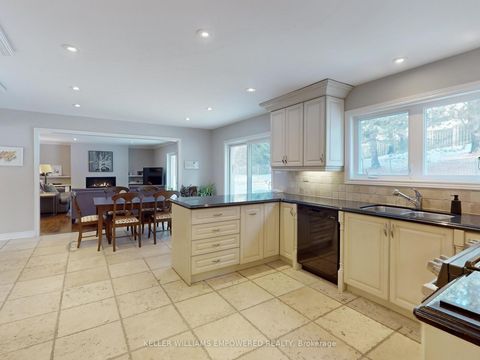 Photo 8 at 544 Woodland Acres Crescent, Rural Vaughan, Vaughan