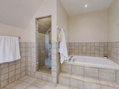 Photo 20 at 544 Woodland Acres Crescent, Rural Vaughan, Vaughan