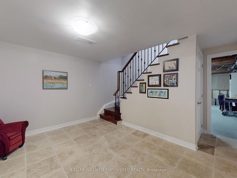 Photo 27 at 544 Woodland Acres Crescent, Rural Vaughan, Vaughan