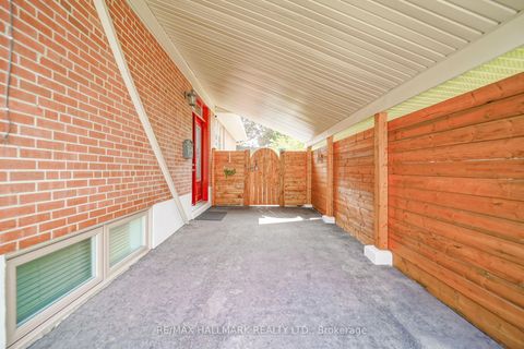 Photo 2 at 31 Wishing Well Drive, Sullivan, Toronto