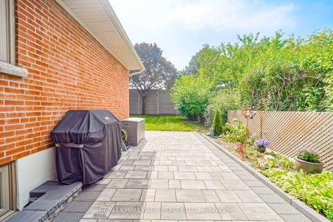 Photo 3 at 31 Wishing Well Drive, Sullivan, Toronto
