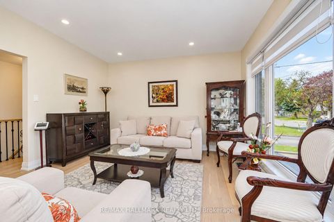 Photo 7 at 31 Wishing Well Drive, Sullivan, Toronto