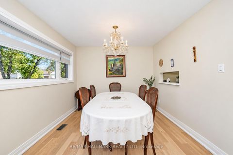 Photo 10 at 31 Wishing Well Drive, Sullivan, Toronto