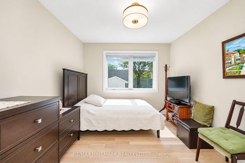 Photo 18 at 31 Wishing Well Drive, Sullivan, Toronto