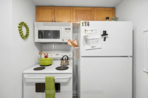 Photo 10 at 118 - 3 Everson Drive, Willowdale East, Toronto