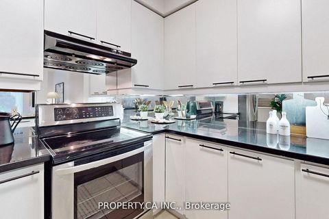 Photo 6 at 301 - 1121 Bay Street, Bay Street Corridor, Toronto
