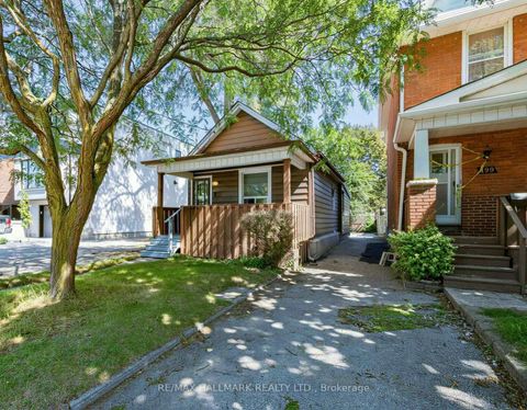 Photo 1 at 201 Linsmore Crescent, East York, Toronto