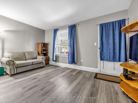 Photo 2 at 201 Linsmore Crescent, East York, Toronto