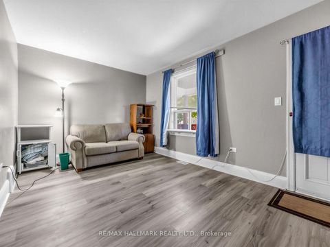 Photo 3 at 201 Linsmore Crescent, East York, Toronto