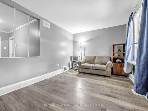 Photo 4 at 201 Linsmore Crescent, East York, Toronto