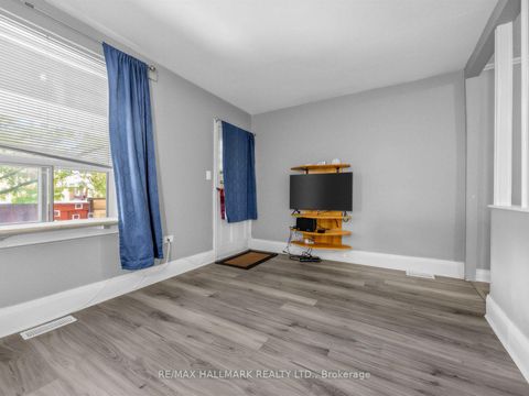 Photo 6 at 201 Linsmore Crescent, East York, Toronto