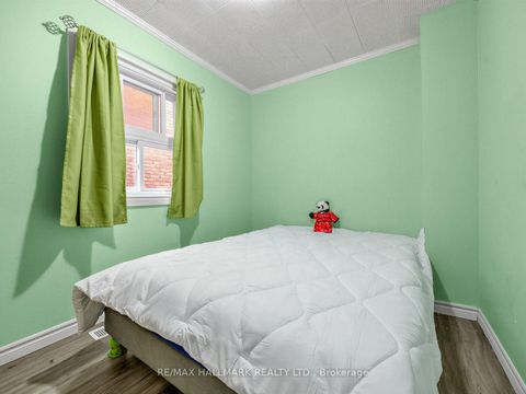 Photo 16 at 201 Linsmore Crescent, East York, Toronto