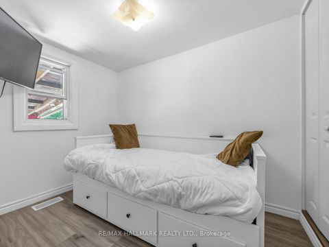 Photo 17 at 201 Linsmore Crescent, East York, Toronto