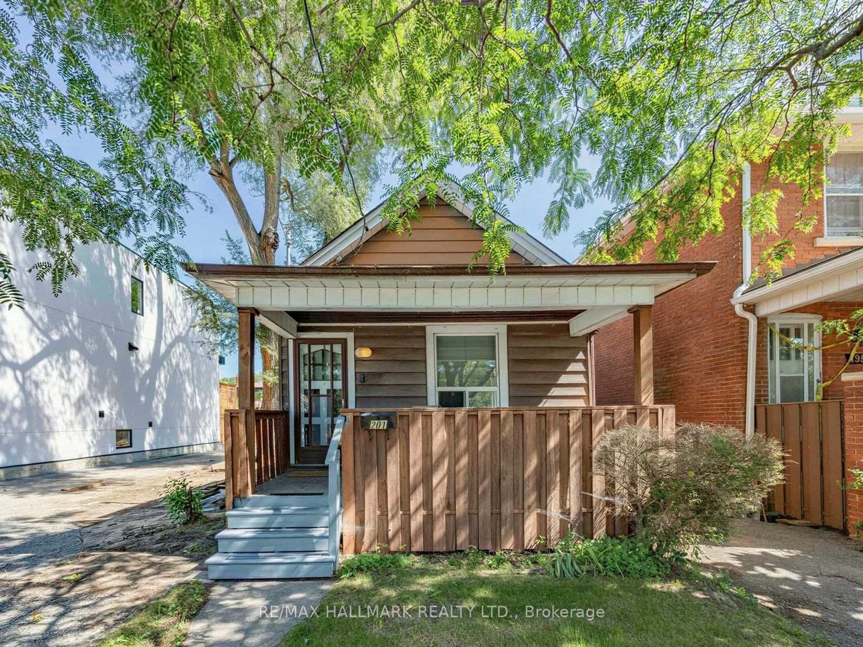 201 Linsmore Crescent, East York, Toronto 