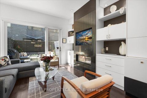 Photo 12 at 244 Manning Avenue, Bellwoods, Toronto