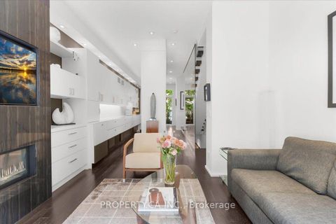 Photo 13 at 244 Manning Avenue, Bellwoods, Toronto