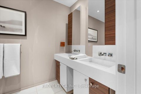 Photo 19 at 244 Manning Avenue, Bellwoods, Toronto