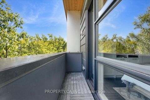 Photo 27 at 244 Manning Avenue, Bellwoods, Toronto